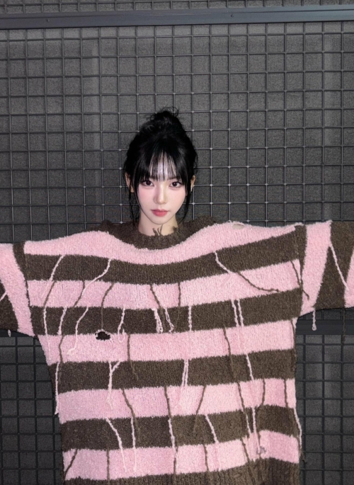Black And White Stringy Stripes Sweater | Karina - Aespa