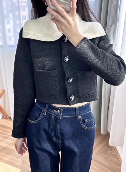 Black Cropped Blazer Jacket With White Wide Collar | Joy - Red Velvet