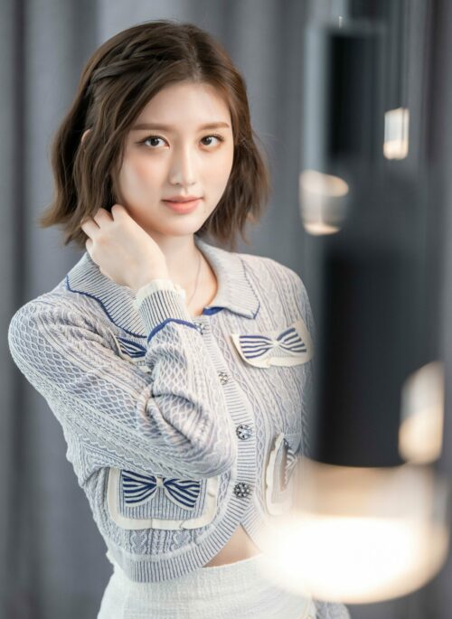 Blue Ribbon Pocket Crop Cardigan | Gaeul - IVE