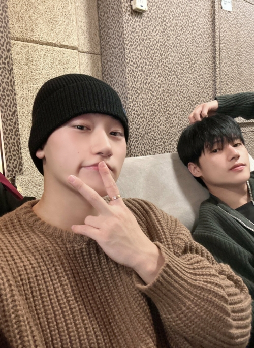 Brown Knitted Oversized Sweater | San - ATEEZ
