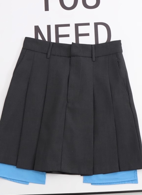 Grey Pleated Skirt With Overlapping Blue Details | SuA - Dreamcatcher