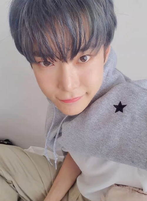 Grey Shoulder Stars Hoodie | Doyoung - NCT