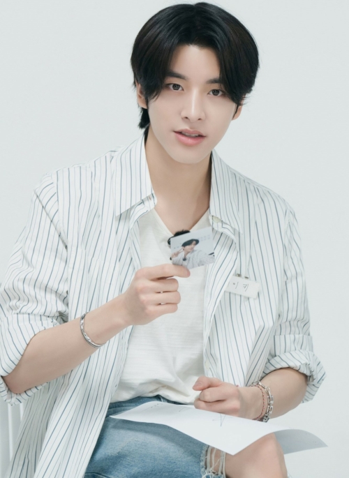 White Stripes Long Sleeve Shirt | Jake - Enhypen