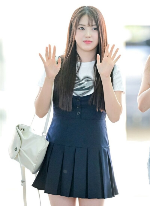 Blue Button-Up Pleated Vest Dress | Jiwoo - NMIXX