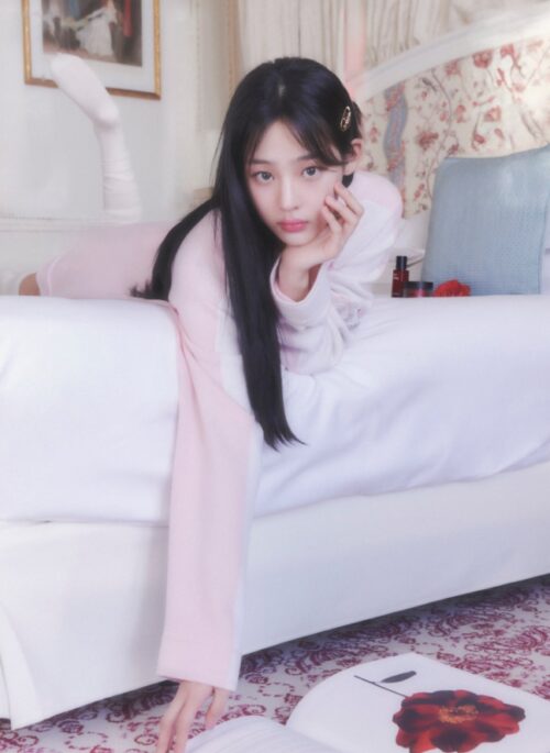 Pink Crewneck Long Sleeve T-Shirt | Minji - NewJeans