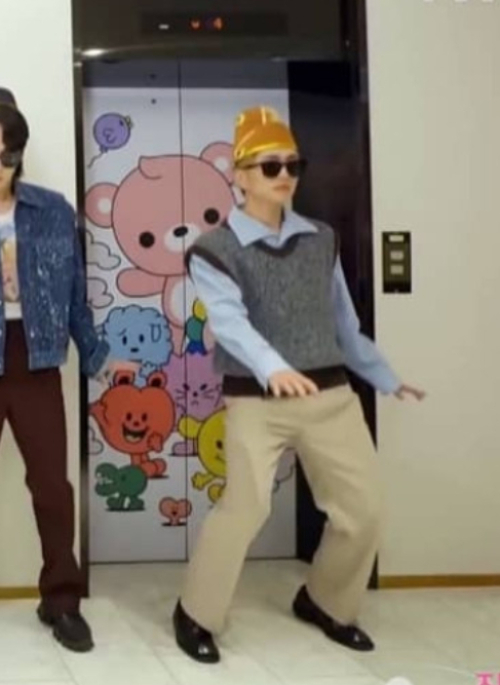 Grey Knitted V-Neck Vest | Onew - SHINee