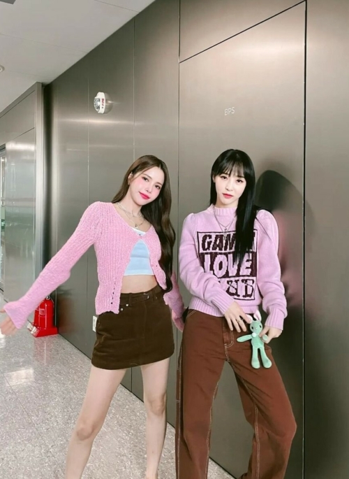 Pink V-Neck Scallop Edge Cardigan | Solar - Mamamoo