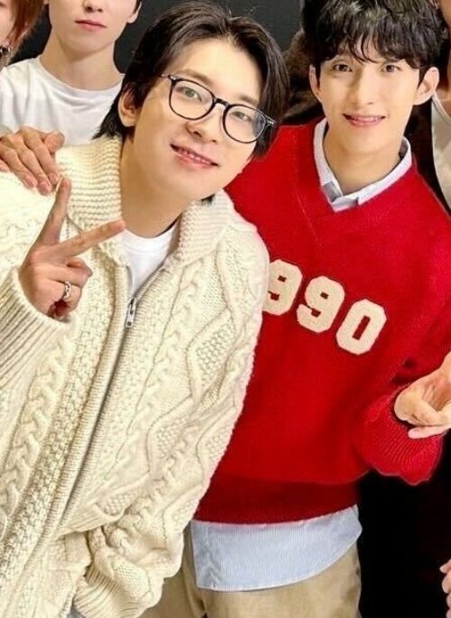 Red 1990 V-Neck Sweater | DK - Seventeen