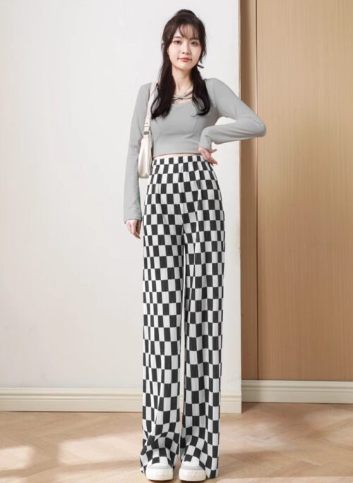 White And Black Checkered Wide Leg Pants | Ahyeon - BabyMonster