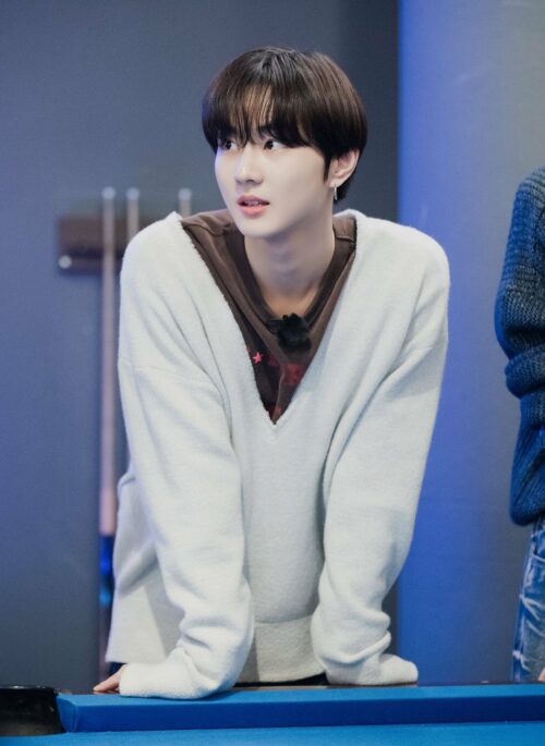 White Deep V-Neck Sweater | Jungwon - Enhypen