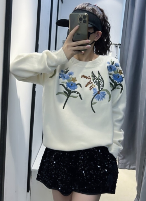 White Flower Embroidered Knitted Sweater | Eunwoo - Astro
