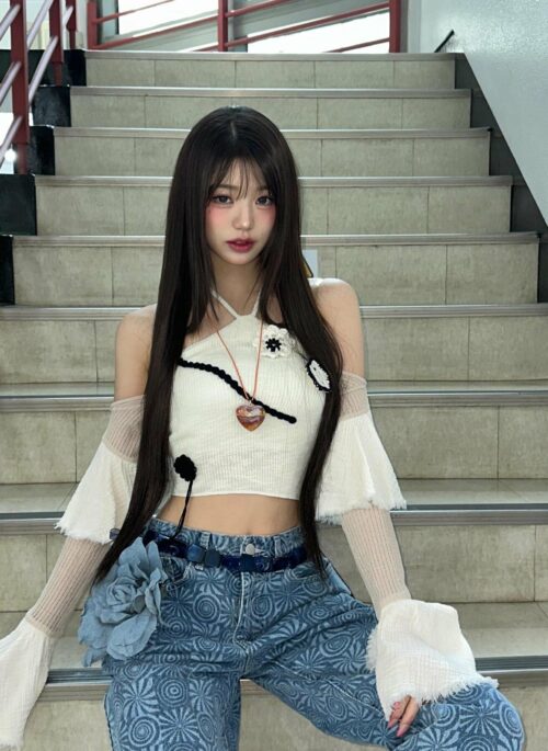 White Halter Knitted Crochet Flowers Top | Wonyoung - IVE
