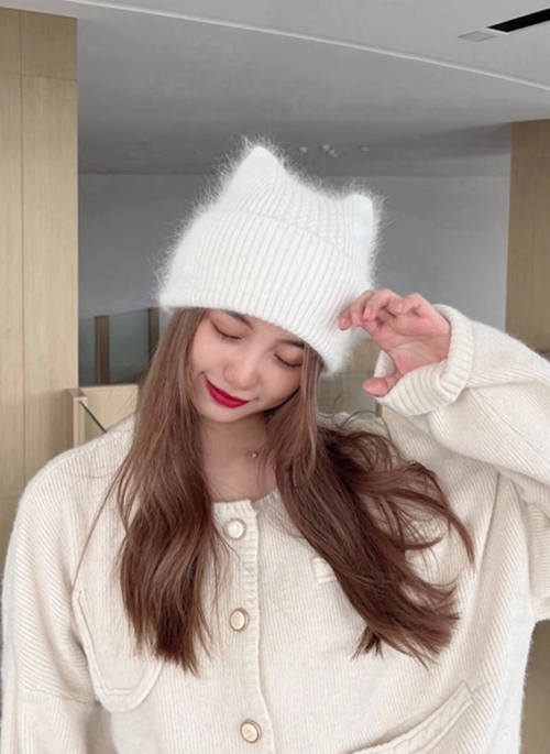 White Mohair Cat Ears Beanie | Gaeul - IVE