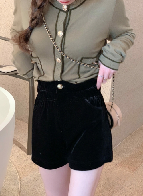 Black High-Waisted Velvet Shorts | Wonyoung - IVE