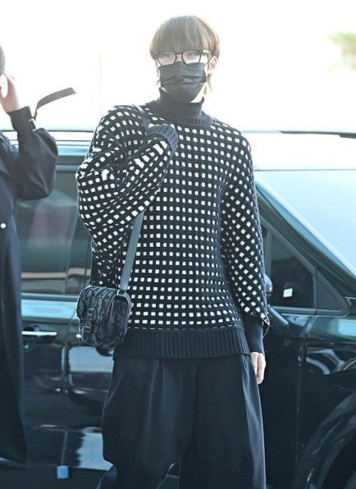 Black Checkered Crew Neck Sweater | Yunho - ATEEZ